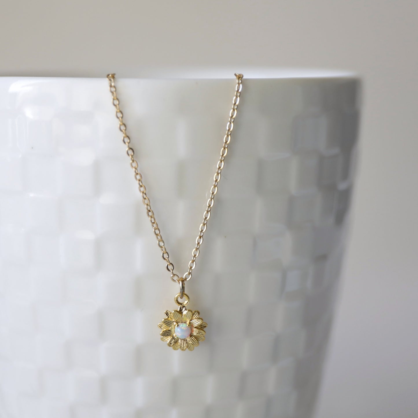 Dainty Gold Flower with White Opal Stone Necklace, Flower Opal Necklace, Gift for Best Friends, Bridesmaid Gift, Birthday Gift