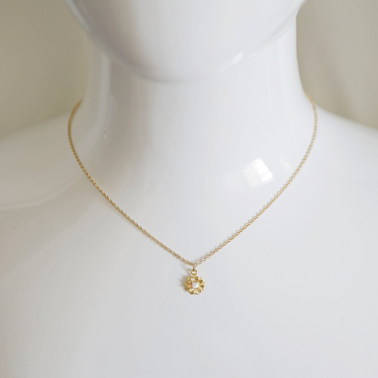 Dainty Gold Flower with White Opal Stone Necklace, Flower Opal Necklace, Gift for Best Friends, Bridesmaid Gift, Birthday Gift