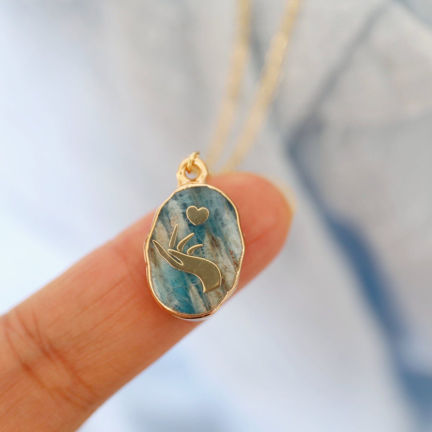 Hand Holding Heart Necklace, Heart Necklace,Natural Apatite Pendant Necklace, Spiritual Jewelry, Gift for Her, Minimalist Jewelry