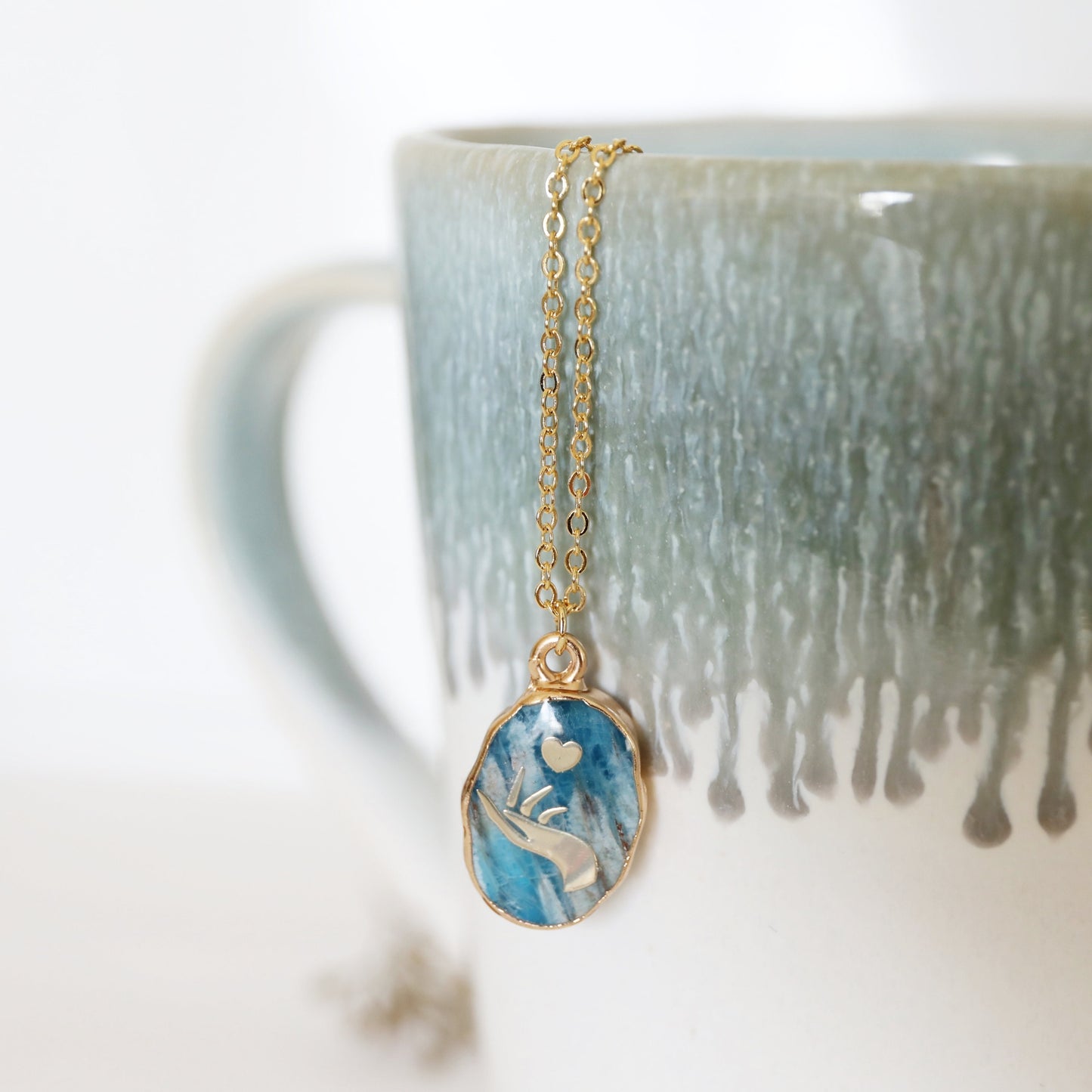Hand Holding Heart Necklace, Heart Necklace,Natural Apatite Pendant Necklace, Spiritual Jewelry, Gift for Her, Minimalist Jewelry