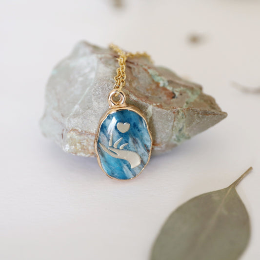 Hand Holding Heart Necklace, Heart Necklace,Natural Apatite Pendant Necklace, Spiritual Jewelry, Gift for Her, Minimalist Jewelry