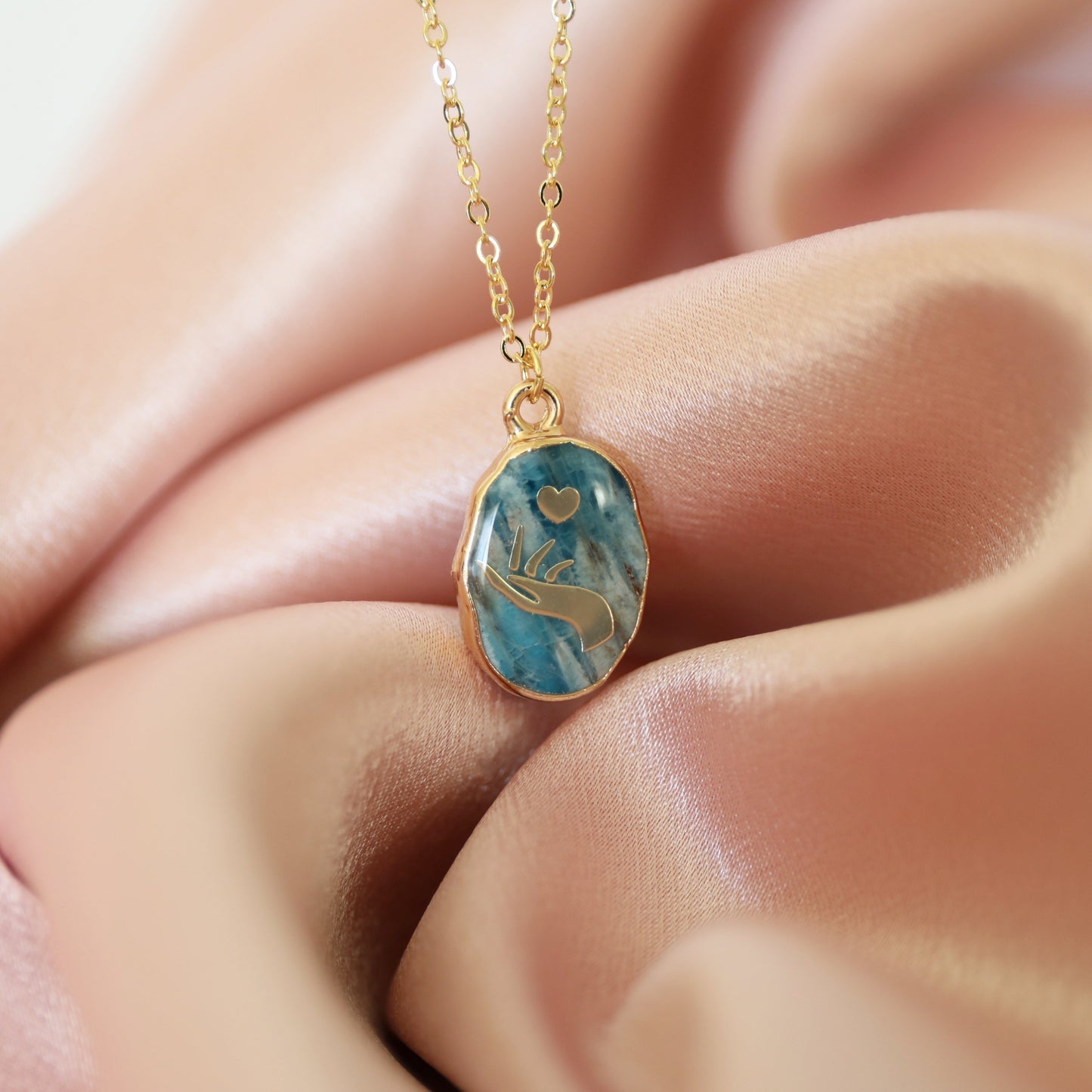 Hand Holding Heart Necklace, Heart Necklace,Natural Apatite Pendant Necklace, Spiritual Jewelry, Gift for Her, Minimalist Jewelry
